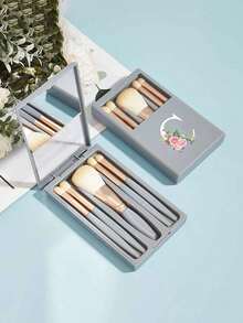 5 Stücke/Set tragbarer Makeup-Pinsel-Set mit Spiegel, Muster mit weißen Gänseblümchen Buchstaben A-Z, verpacktes Makeup-Pinsel-Set, multifunktionaler Makeup-Pinsel mit Spiegelbox, Mini-Multifunktions-Makeup-Stift, Foundation-Makeup-Pinsel, Lidschatten-Pinsel, Grundlagen-Beauty-Tool-Mischpinsel. Der Makeup-Organizer-Ständer enthält Makeup-Pinsel, praktisches Mädchen-Geschenk-Makeup-Tool-Set, ideal als Geschenk, tragbare Reiseutensilien, Reisebedarf, Pinsel-Set, Makeup-Pinsel-Set, Makeup-Set komplett, Makeup-Pinsel-Set, komplettes Makeup-Set, Pinsel-Set, Makeup-Pinsel-Set, Makeup-Geschenkset, Set