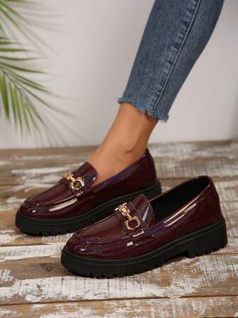 圆头厚底乐福鞋女款春秋新款英伦风百搭厚底黑色通勤皮鞋大码女士春秋防滑橡胶外底金链厚底皮鞋