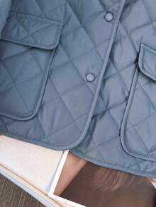 时尚拼布绗缝领宽松长袖棉服外套，带口袋和纽扣