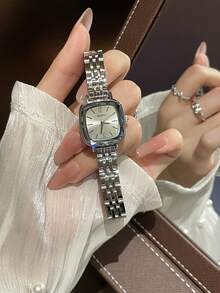 1件复古银色不锈钢方形小表盘女士手表，时尚简约优雅奢华小巧石英女士腕表，适合日常佩戴、派对及其他场合。