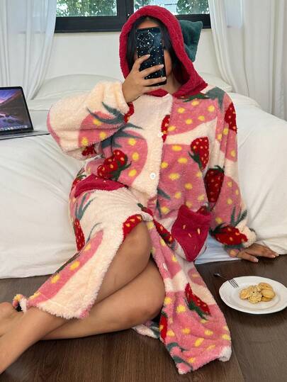 加大码草莓图案连帽休闲睡袍，长袖保暖加厚纽扣家居服浴袍，带口袋，女士睡衣，1件装，蓬松柔软，冬季