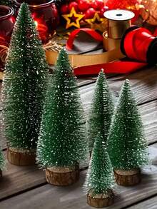 Un set de mini brazi de Crăciun verzi, pini artificiali înghețați, cu baze din lemn, potriviți pentru decorațiuni de Crăciun pentru birou, ideali pentru case, birouri, ținuturi de iarnă, sărbători, petreceri, meșteșuguri DIY, perfecți pentru petreceri de Crăciun și decorațiuni interioare.