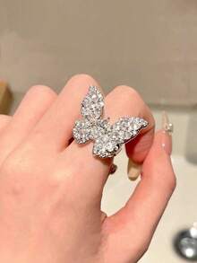 "4pcs/Set Luxury Bling Rhinestone Butterfly Jewelry Set For Women – Sparkling Necklace, Earrings & Ring, Elegant Fashion Accessory For Daily Wear, Evening Parties, Weddings, Valentine's Day, Mother's Day & Perfect Gift For Girlfriend, Wife, Mom Or Friends" - 銀色 - 查看 5