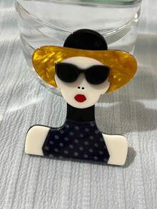 1pc Retro Style Minimalist Fashion Brooch Pin, Woman Wearing Glasses & Plaid Outfit, Vintage Chic Lapel Pin Accessory Christmas Gift