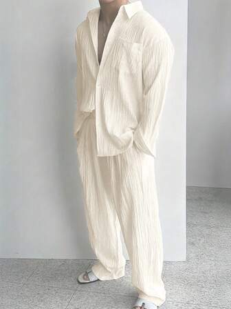 Camisa de manga larga con bolsillo de diseño suelto y delgado, de tela texturizada yunicoloro con cuello de solapa y botones, ideal para salidas y viajes, emparejada con pantalones unicolorido, conjunto de 2 piezas, ropa de otoño