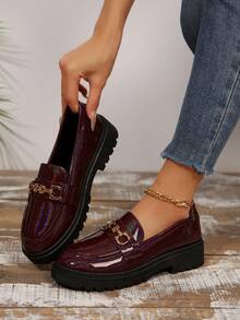 Giày lười đế dày mũi tròn cho nữ, mùa xuân/thu, giày da đi làm đế dày đa năng phong cách Anh mới, giày da đế dày màu đen, cỡ lớn cho nữ mùa xuân/thu, đế ngoài bằng cao su chống trượt, dây xích vàng, giày da đế dày - Màu Đỏ Sâu - Xem 3
