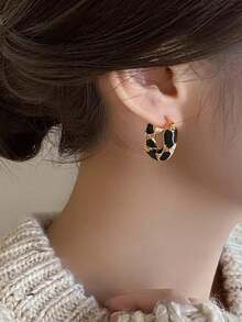 1 Pair Vintage French Elegant Versatile Luxurious High-End Fashionable Niche Personalized Circle Earrings, Essential For Women's Autumn/Winter Outfits - Multicolor - View 6