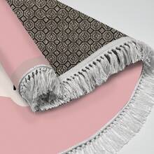 HECHO EN TURQUÍA. Alfombra turca antideslizante con estampado digital Pearl – AL4016. Suave al tacto, lavable y con reverso de fieltro antideslizante. Moderna alfombra decorativa, ideal para salón, dormitorio, baño, pasillo o entrada. Disponible en varios tamaños. Secado rápido, muy absorbente, diseño suave y cómodo. Apta para uso en interiores y exteriores.