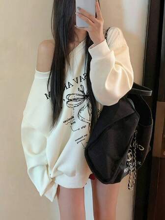 女士白色字母印花露肩卫衣，宽松百搭通勤装，独特别致，秋冬