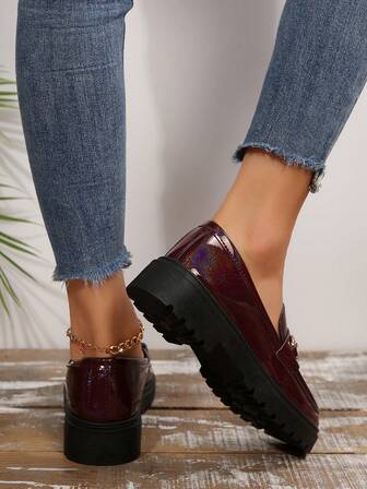 圆头厚底乐福鞋女款春秋新款英伦风百搭厚底黑色通勤皮鞋大码女士春秋防滑橡胶外底金链厚底皮鞋