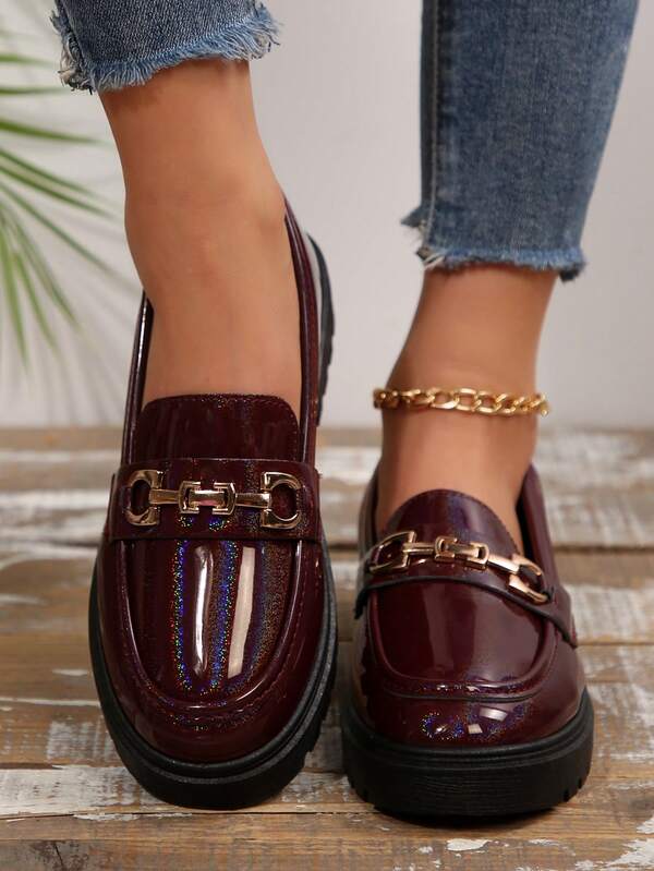 Mocassini con punta tonda e suola spessa per donna, stile britannico versatile per primavera/autunno, scarpe in pelle nere con suola spessa per pendolari, scarpe in pelle con catena dorata, suola spessa e antiscivolo per donna taglia grande, per primavera/autunno