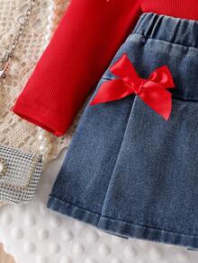 Bộ đồ thường ngày 3 món cho bé gái: Áo thun tay loe họa tiết sọc màu trơn, Chân váy denim cạp chun họa tiết bướm và Băng đô hình bướm - Đỏ - Xem 8