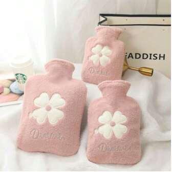 1 pieza Bolsa de agua caliente, 1000ml/35.27oz, 500ml/17.59oz, Funda suave, Reutilizable, Duradera, Para cama, dolor de hombro, calentador de manos y pies, calambres menstruales, compañero de invierno, plástico, sin necesidad de energía, accesorio de baño (algunos estilos tienen colores aleatorios)