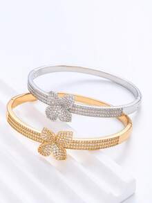 سوار فاخر من النحاس المطعم بالنقوش الدقيقة على الطراز القديم