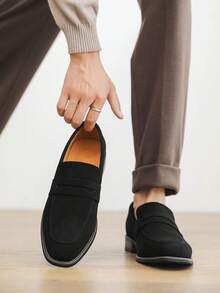 男士海军蓝绒面革乐福鞋，商务休闲一脚蹬鞋，经典便士带正装鞋，适合春秋季节穿着