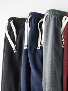 男士纯色抓绒休闲裤，适合秋冬季节穿着，配有可调节抽绳腰带，适合健身，可机洗，纯色设计，穿着舒适，弹性腰带，是户外徒步爱好者的理想礼物。