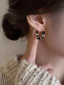 1 Pair Vintage French Elegant Versatile Luxurious High-End Fashionable Niche Personalized Circle Earrings, Essential For Women's Autumn/Winter Outfits - Multicolor - View 4