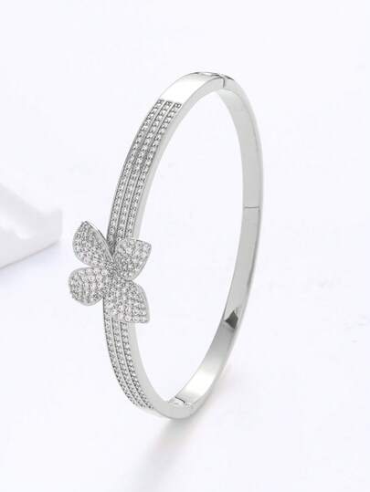 سوار فاخر من النحاس المطعم بالنقوش الدقيقة على الطراز القديم