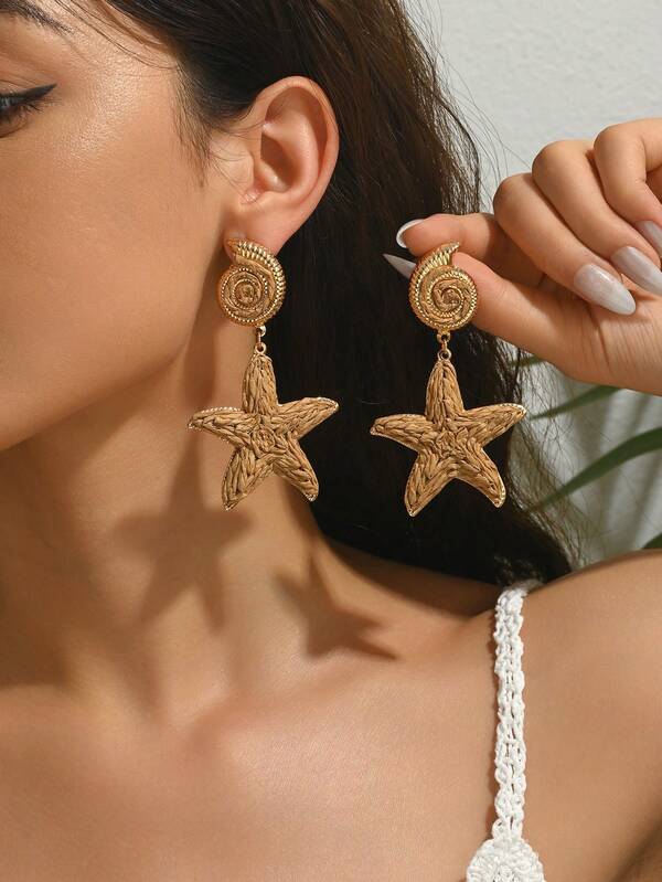OOQ 1 paire de boucles d'oreilles à franges en coquillages et étoiles de mer tressés de style bohème, design mode été plage. Convient pour le quotidien, les vacances, les fêtes comme la Saint-Valentin, les mariages, la Fête des Mères, les festivals de musique. (Tressage de raphia fait main, forme et direction aléatoires)