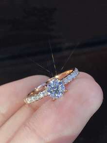 优雅的玫瑰金公主方形切割圆形莫桑石订婚戒指 | 扭曲设计结婚戒指，镶嵌实验室制造宝石 | 毕业典礼、周年纪念日和情人节的完美礼物 - 金色 - 查看 1