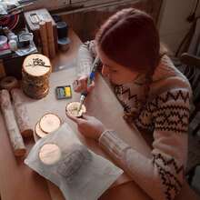 15 fette di legno rotonde naturali, diametro 6-10 cm, kit di legno artigianale con foro preforato, cerchi di legno per arte, sottobicchieri, decorazioni rustiche per matrimoni e natale fai-da-te, kit di legno non finito, dischi di tronco con corteccia per decorazioni per feste, banchetti e matrimoni rustici