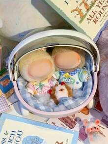 1个兼容便携式圆形摇篮的收纳盒，高品质设计，是收藏娃娃、人偶、旅行和居家收纳的理想之选 | 小巧设计，带安全扣，两种颜色可选，配有便携收纳盒，非常适合展示和收藏可爱的小摆件，也是礼品包装用品，可用于装饰您的礼物，例如生日礼物、节日礼物和圣诞礼物。 - 彩色 - 查看 7