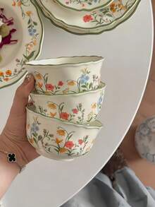 1 套手绘复古花卉陶瓷餐具套装，包括杯子和碟子、盘子、碗，适用于法国复古风格的咖啡、甜点、酸奶、意大利面，适用于餐厅、客厅、咖啡厅、面包店