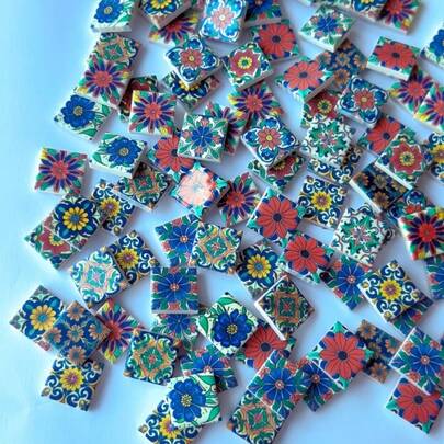 150g/5.29 OZ Per Pack Handmade Spray-Painted Floral DIY Fused Glass Mosaic Tiles, 3D Beautiful Mosaic Pieces In Various Colors And Patterns, Suitable For Kitchen, Bathroom, Balcony, DIY Projects And Home Decor, DIY Crafts, Artistic Flower Patterns, Creative Art Projects DIY Mosaic Craft Supplies