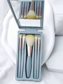 5 Stücke/Set tragbarer Makeup-Pinsel-Set mit Spiegel, Muster mit weißen Gänseblümchen Buchstaben A-Z, verpacktes Makeup-Pinsel-Set, multifunktionaler Makeup-Pinsel mit Spiegelbox, Mini-Multifunktions-Makeup-Stift, Foundation-Makeup-Pinsel, Lidschatten-Pinsel, Grundlagen-Beauty-Tool-Mischpinsel. Der Makeup-Organizer-Ständer enthält Makeup-Pinsel, praktisches Mädchen-Geschenk-Makeup-Tool-Set, ideal als Geschenk, tragbare Reiseutensilien, Reisebedarf, Pinsel-Set, Makeup-Pinsel-Set, Makeup-Set komplett, Makeup-Pinsel-Set, komplettes Makeup-Set, Pinsel-Set, Makeup-Pinsel-Set, Makeup-Geschenkset, Set