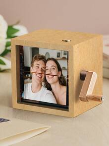 1件定制手摇式相册，个性化翻页动画相框，带灯光和音乐的机械相册，家居装饰，迷你翻页相册相框，生日、周年纪念日、情人节、母亲节、父亲节、圣诞节礼物，送给妈妈、爸爸、情侣、家人的礼物，办公室装饰，优雅生活，家庭用品 - 客製化圖片 - 查看 5