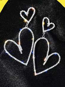 "1 Pair Silver & Gold Heart Shaped Earrings For Women – Fashionable Vintage Rhinestone Dangle Stud Jewelry, Elegant & Luxurious Charm Accessory, Perfect For Daily Wear, Parties, Valentine's Day, Anniversary, Mother's Day & Gift For Mom, Wife Or Friends" - 銀色 - 查看 2