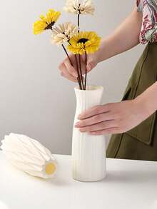1pc White Plastic Vase, Simple Desktop Decorative Vase, Balcony Decorative Vase, Imitation Ceramic Vase, Home Decor, For Flower Arrangement, Desktop Decor Accessory, Living Room, Balcony, TV Cabinet, Dining Table Small Vase, Suitable For Fresh Flowers And Dried Flowers, Shockproof, Waterproof, Autumn Decor Room Decor Flower Vase Glass Vase