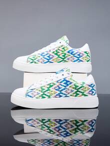 Unisex Graffiti Lace-Up Skateboard Shoes, Versatile Casual Fashion Sneakers For Couples, Suitable For All Seasons