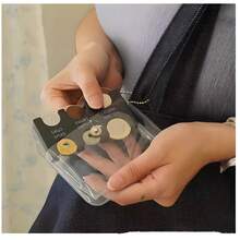 1 Japanese Coin Clip & Change PVC Transparent Storage Bag, Portable Small Wallet Anti-Loss Clip, Specialized Storage Bag For Japanese Yen Classification During Travel (5 Colors Available, Super Convenient). It Symbolizes The Neat Classification Of Change During Travel, The Portable Anti-Loss Feature For Daily Carrying, And The Accurate Adaptation For Japanese Yen Storage.