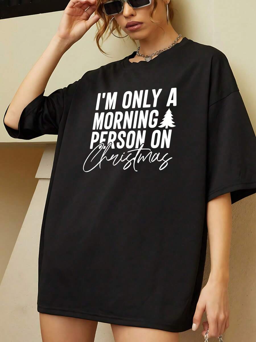 Camiseta con estampado de árbol de Navidad para mujer. "Soy solo una persona mañanera en Navidad". Bonita camiseta navideña con gráficos festivos, top informal de verano de manga corta, prenda festiva para mujer, cómoda y suave camiseta de mezcla de algodón. - Negro - Ver 1