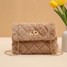 蓬松材质斜挎包，女士新款时尚百搭链条单肩包，毛茸茸锁扣小方包，完美搭配秋装女士秋装，新款女士皮草包