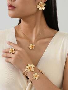 1 Collar de Frangipani, Collar bohemio, Colgante de flor, Collar hawaiano, Colgante de Frangipani, Regalo de joyería de verano para mujeres Impermeable, Collar de flor de oro lindo y delicado para mujeres, Collar con colgante en forma de corazón, Regalo de joyería de moda vintage personalizada 1 Juego de joyería de oro para mujer, que incluye un lujoso collar con colgante de flor metálica