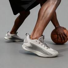 Adidas Zapatillas de baloncesto Anthony Edwards 1 Low, zapatillas deportivas casuales de media caña unisex para exteriores, con amortiguación, transpirables, modelo de colaboración - Gris frío - Ver 2