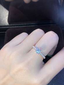 优雅的玫瑰金公主方形切割圆形莫桑石订婚戒指 | 扭曲设计结婚戒指，镶嵌实验室制造宝石 | 毕业典礼、周年纪念日和情人节的完美礼物 - 金色 - 查看 4