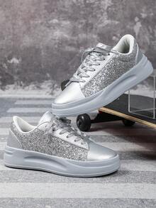 Baskets décontractées minimalistes à la mode et confortables en argent, chaussures de marche élégantes et brillantes pour femmes, chaussures cadeaux de vacances pour femmes