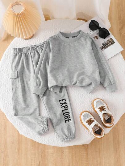 2 pezzi Set: Felpa a maniche lunghe e pantaloni cargo con stampa di lettere, moda minimalista, abbigliamento sportivo, per esterno, outfit da studente, 3-7 anni