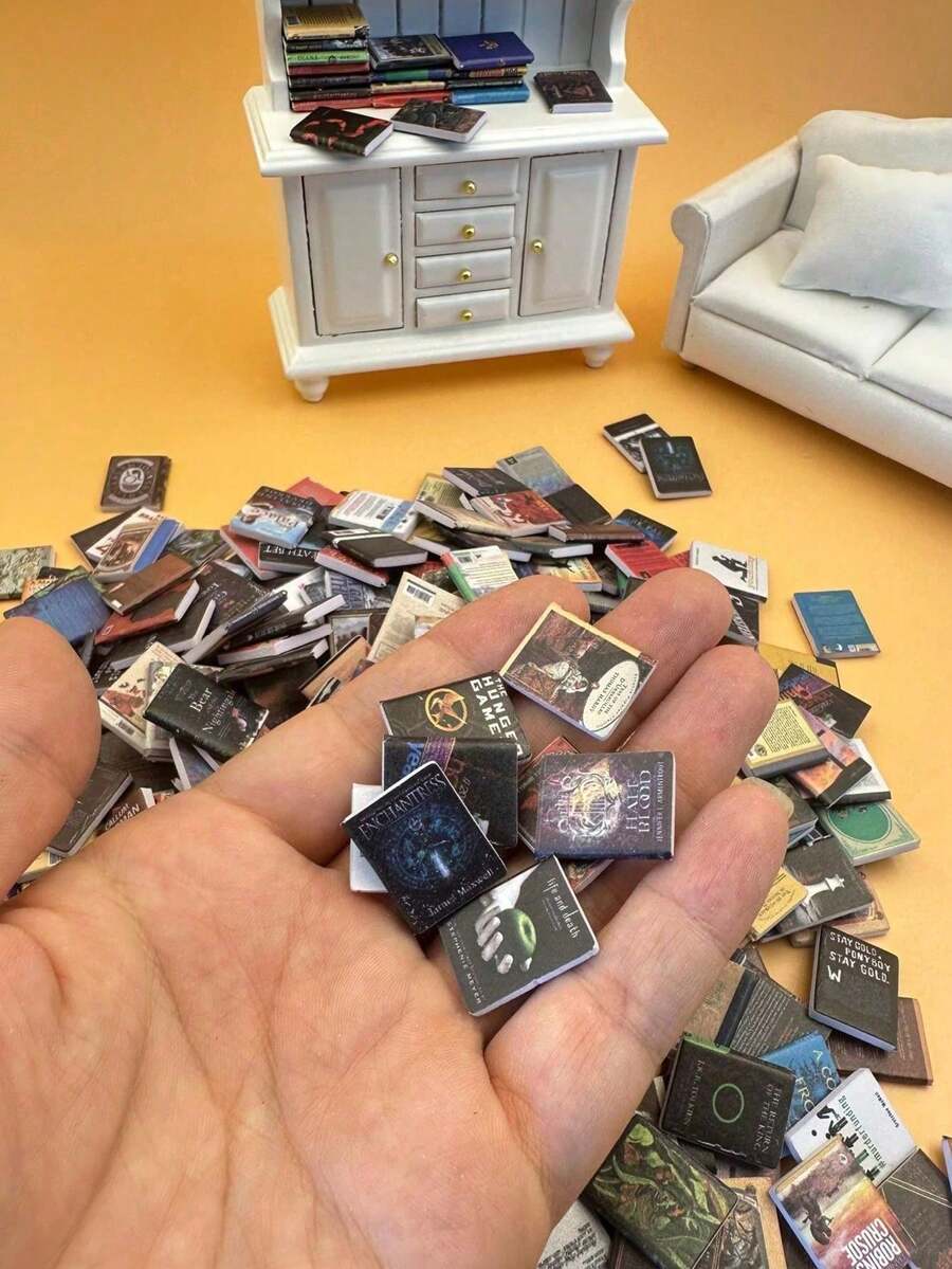 10/20/30pcs Mixed Miniature Simulation Fixed Mini English Books, 1:12 Dollhouse Accessories, DIY Furniture Models, Decorations, New Year Gift, Valentine's Day Gift, Micro World, Furniture Toy, Party Decor, Fairy Mini Bookshelf