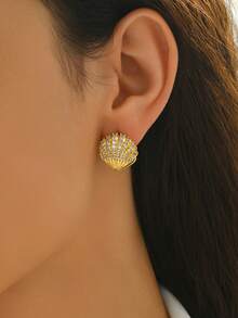 1 Pair Shiny Gold Shell Stud Earrings Inlaid With Sparkling Rhinestones, Vibrant And Elegant To Add A Romantic Touch To Your Look