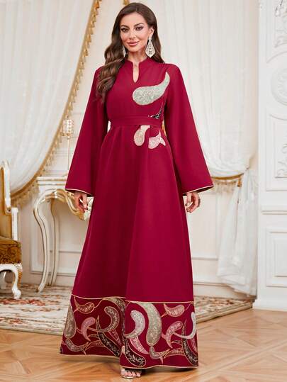 Elegante bata de tela tejida con cuello entallado, mangas largas y detalles de bordado intrincados, vestido Jalabiya de longitud completa