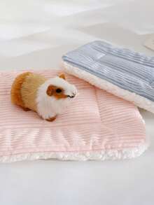 Plush Pet Bed Mat 8.2"*12", Soft, Thick, Warm, And Breathable Pad For Guinea Pigs, Hamsters, Hedgehogs, Squirrels, And Rabbits, Comfortable Nest Blanket For Small Animals,Machine-Washable Cage Mat, Perfect For Travel And Portable Use.