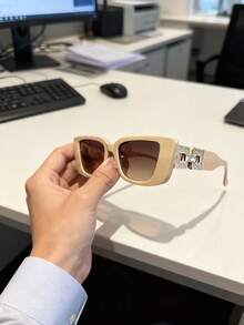 1 Paar khakifarbene, lässige, retromodische, Cut Out Diamantketten-Quadratbrille mit Piloten-Design, breite und schmale Bügel, geeignet für den täglichen Gebrauch, Street-Style und Schulanfang