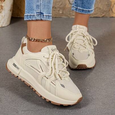 أحذية رياضية نسائية بفتحات شبكية لتنفس القدم، خفيفة الوزن وبنعل ناعم، طراز جديد لعام 2025