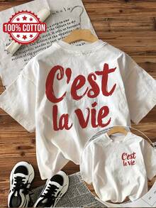 Camiseta gráfica vintage francesa para mujer - C'est la vie en letra roja - Suave camiseta casual para todos los días - Camisa pura para mujer - Esencial para el armario de todas las estaciones - Tejido no transparente, camisetas para mujeres, ajuste relajado, estilo retro, material transpirable, camiseta impresa, amantes de la moda, estilo streetwear, camiseta de manga corta, material cómodo, camiseta de cuello redondo, mujeres - Blanco - Ver 2