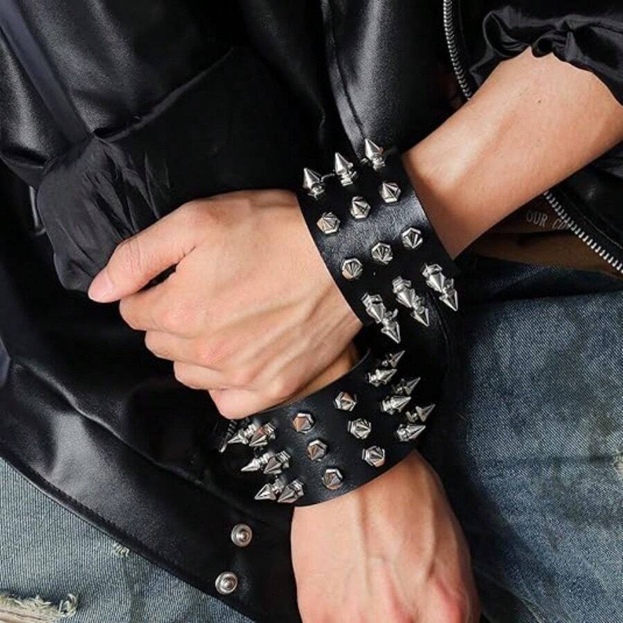 Unisex Rivet Bracelet, Punk Rock Biker Wide Band Leather Bracelet, Black Metal Rivet Bracelet, Leather Cuff Bracelet, Punk Rock Leather Wristband, Faux Leather Bracelet, Gothic Viking Bracelet, Adjustable Bracelet - 黑色 - 查看 1