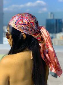 1PC Women's Red & White Paisley Printed Bandana, 90CM Large Satin Square Scarf, Silk-Feel Hair Wrap, Stylish Headscarf For Women, Elegant Hair Accessory For Casual & Formal Wear - 粉色 - 查看 2